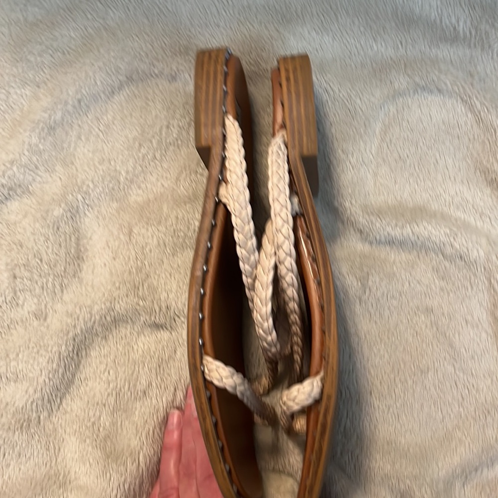 Steve Madden super cute flat sandals size 7 1/2 beautiful condition - Picture 4 of 8